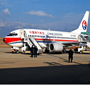 浦东机场货运航空快运业稳步发展的原因是什么？